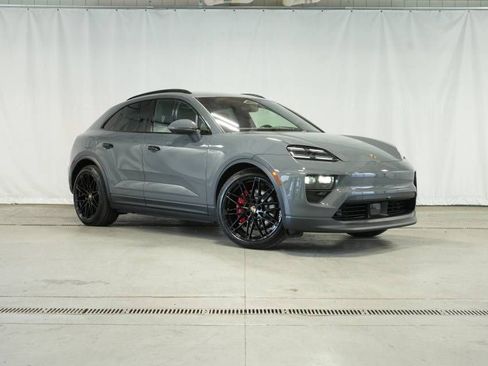 Certified 2025 Porsche Macan 4S Electric AWD/4WD image 9
