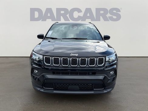 Used 2024 Jeep Compass Latitude AWD/4WD image 2