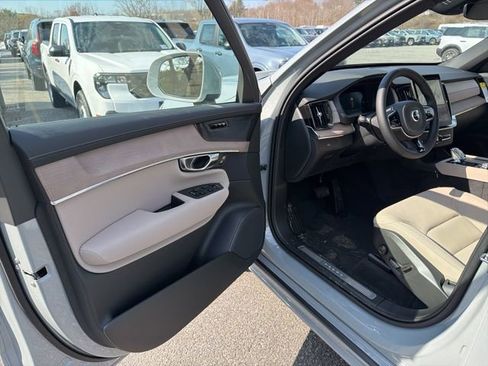 New 2026 Volvo XC90 B6 Plus w/ Protection Package Premier image 14