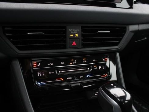 Used 2025 Volkswagen Jetta SE w/ Sunroof Package image 18