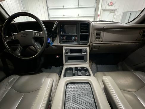 Used 2004 Chevrolet Silverado 2500 LT w/ Heavy-Duty Power Package AWD/4WD image 10