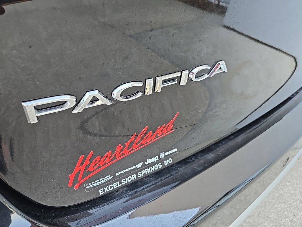 New 2027 Chrysler Pacifica Select w/ Family Tech Group AWD/4WD image 20