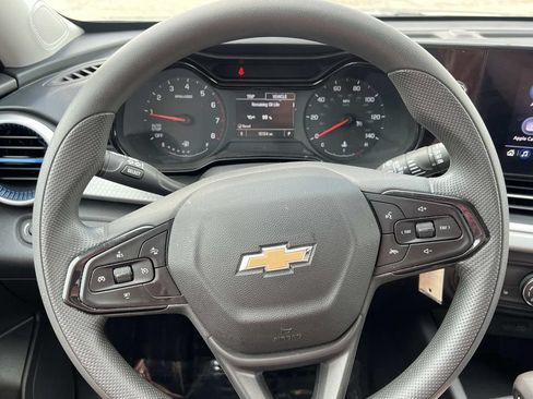 Used 2024 Chevrolet Trax LS w/ LS Convenience Package FWD image 16