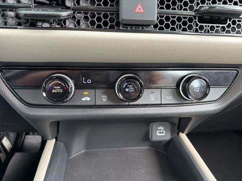 Certified 2025 Honda HR-V LX image 12