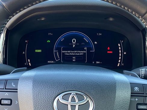 Used 2025 Toyota Camry SE FWD image 14