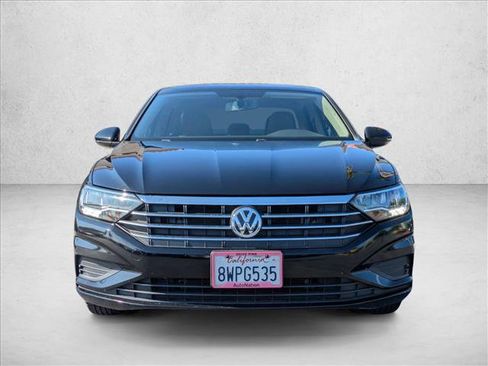 Used 2021 Volkswagen Jetta SE w/ SE Cold Weather Package image 2