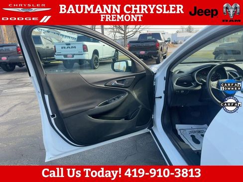 Used 2023 Chevrolet Malibu LT FWD image 2