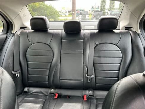 Used 2019 Mercedes-Benz C 300 4MATIC Sedan image 6