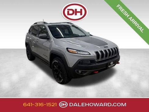 Used 2017 Jeep Cherokee Trailhawk AWD/4WD image 1