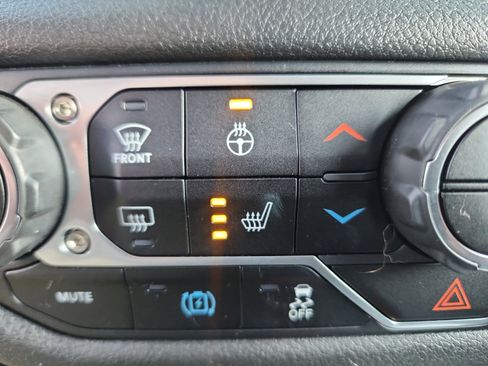 Used 2025 Jeep Wrangler Willys image 29