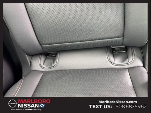 Used 2024 Chevrolet Traverse RS image 17