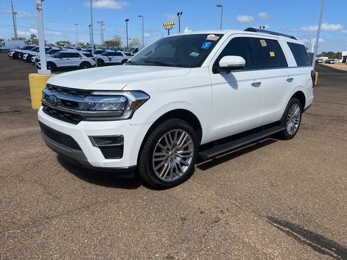 Used 2022 Ford Expedition Limited image 4