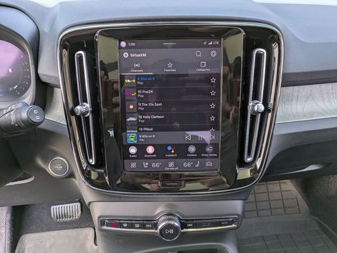 Used 2023 Volvo XC40 B5 Ultimate w/ Protection Package Premier image 12