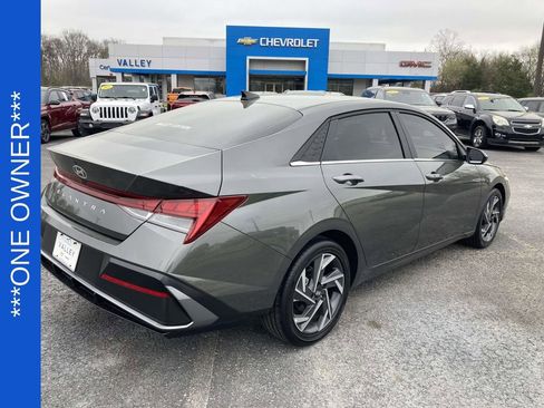 Used 2025 Hyundai Elantra SEL FWD image 4