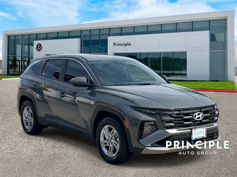 Used 2026 Hyundai Tucson SE FWD image 3