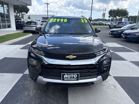Used 2023 Chevrolet TrailBlazer LT w/ Convenience Package AWD/4WD image 2