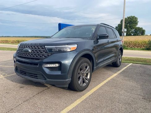 Used 2024 Ford Explorer XLT w/ Equipment Group 202A AWD/4WD image 13