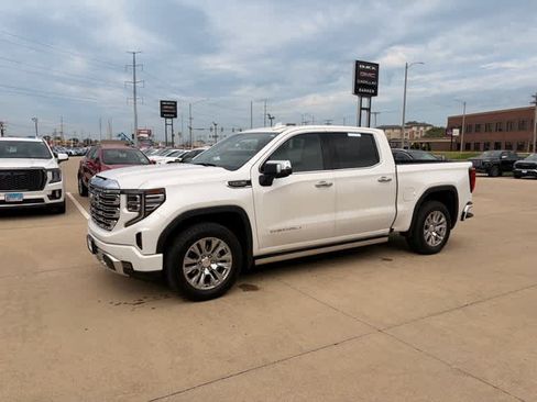 Used 2023 GMC Sierra 1500 Denali w/ Technology Package AWD/4WD image 5