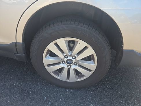 Used 2018 Subaru Outback 2.5i Premium AWD/4WD image 6