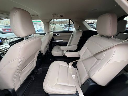 Used 2023 Ford Explorer XLT w/ Equipment Group 202A image 20