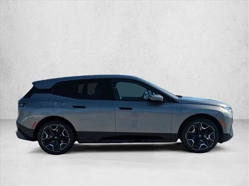Used 2023 BMW iX xDrive50 w/ Sport Package AWD/4WD image 4