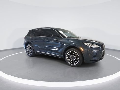 Used 2021 Lincoln Corsair Reserve w/ Equipment Group 201A image 2