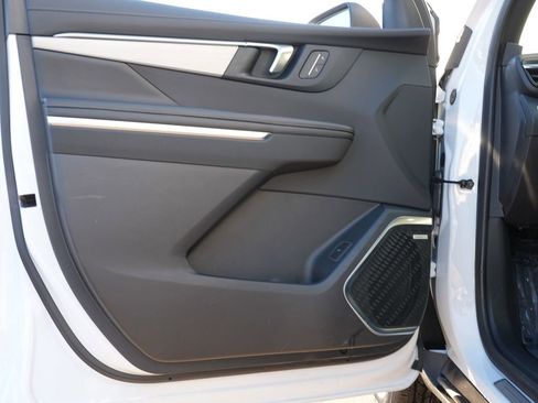 Used 2025 Buick Enclave Preferred image 14