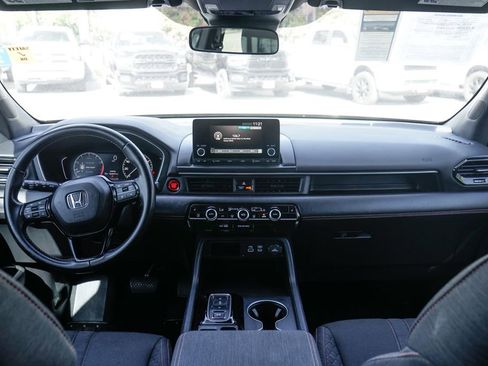 Used 2023 Honda Pilot Sport image 25