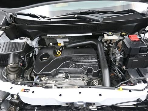 Used 2025 Chevrolet Equinox ACTIV w/ Safety and Technology Package image 31