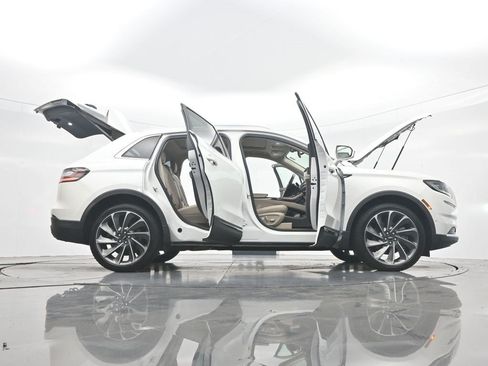 Used 2022 Lincoln Nautilus Reserve w/ Equipment Group 201A AWD/4WD image 45