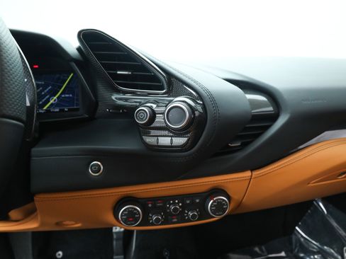 Used 2018 Ferrari 488 GTB image 30