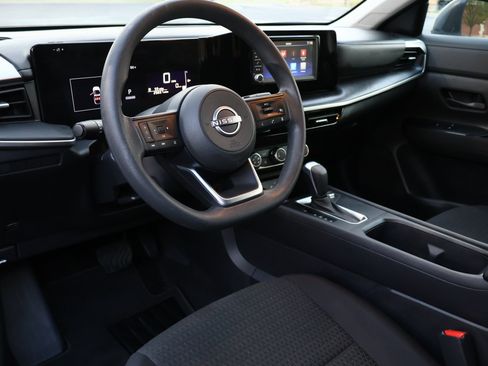 Used 2025 Nissan Kicks S AWD/4WD image 3