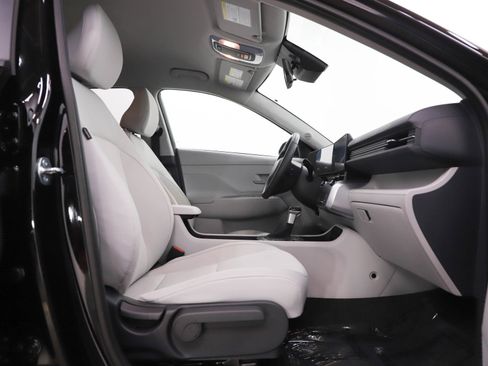 Used 2025 Hyundai Kona SEL image 11