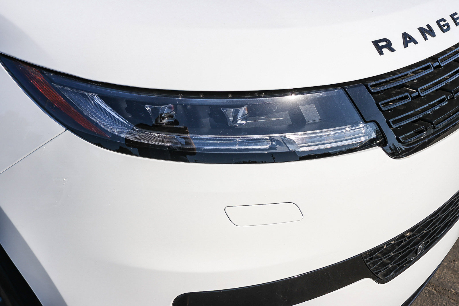 New 2027 Land Rover Range Rover Sport SE AWD/4WD image 14