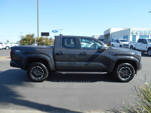Used 2025 Toyota Tacoma TRD Sport w/ TRD Sport Premium Package AWD/4WD image 6