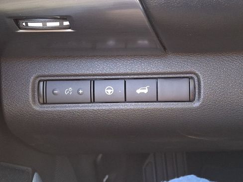 Used 2024 Nissan Pathfinder SL AWD/4WD image 27
