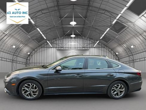 Used 2023 Hyundai Sonata SEL FWD image 2