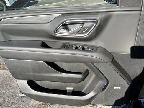 Used 2024 GMC Yukon SLT w/ SLT Luxury Package image 33