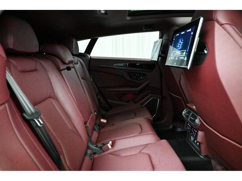 Used 2025 Lamborghini Urus SE image 28