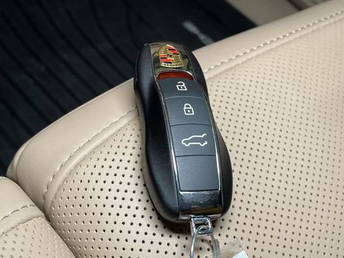 Certified 2026 Porsche Macan AWD/4WD image 42