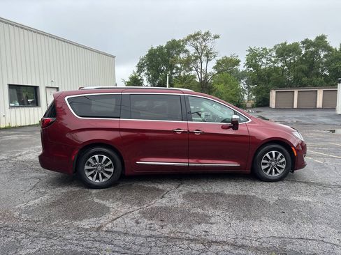 Used 2020 Chrysler Pacifica Limited w/ Advanced Safetytec Group FWD image 6