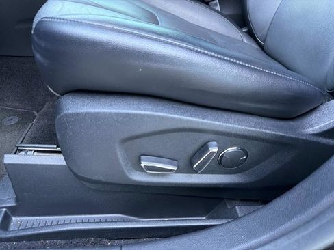 Used 2018 Ford Edge Titanium w/ Ford Safe & Smart Package FWD image 12