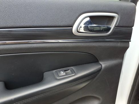 Used 2019 Jeep Grand Cherokee Limited image 23