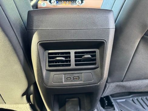 Used 2024 GMC Canyon AT4 w/ AT4 Premium Package AWD/4WD image 17