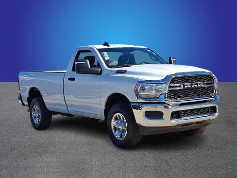 Used 2024 RAM 2500 Tradesman w/ Chrome Appearance Group AWD/4WD image 3