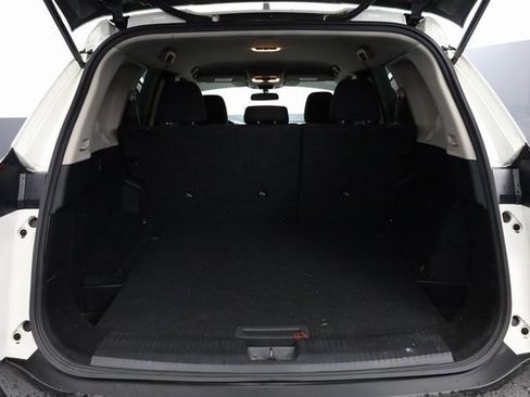 Used 2023 Nissan Rogue S image 25