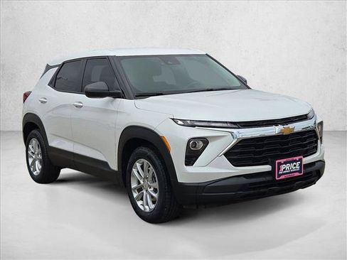 Used 2024 Chevrolet TrailBlazer LS FWD image 3