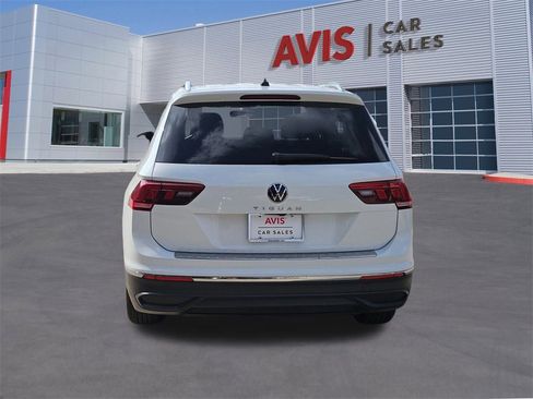 Used 2024 Volkswagen Tiguan SE image 5