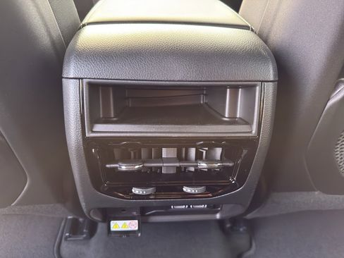New 2025 Jeep Grand Cherokee Altitude AWD/4WD image 30