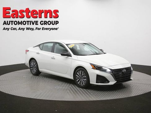 Used 2025 Nissan Altima 2.5 SV FWD image 48